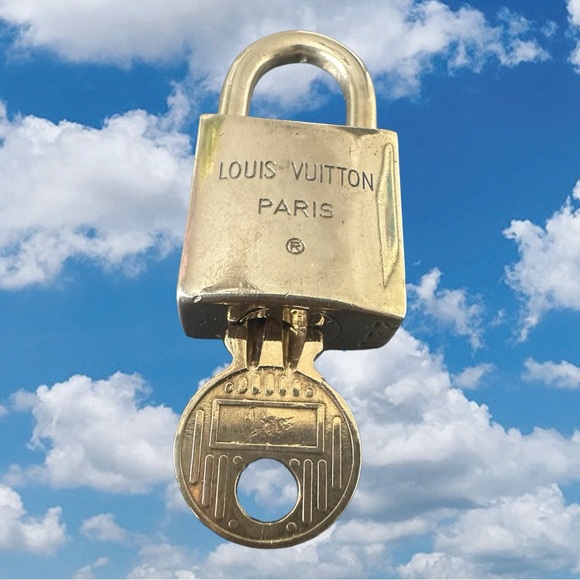 220 Authentic Louis Vuitton Lock with Key 200 Series Vintage - Picture 9 of 11